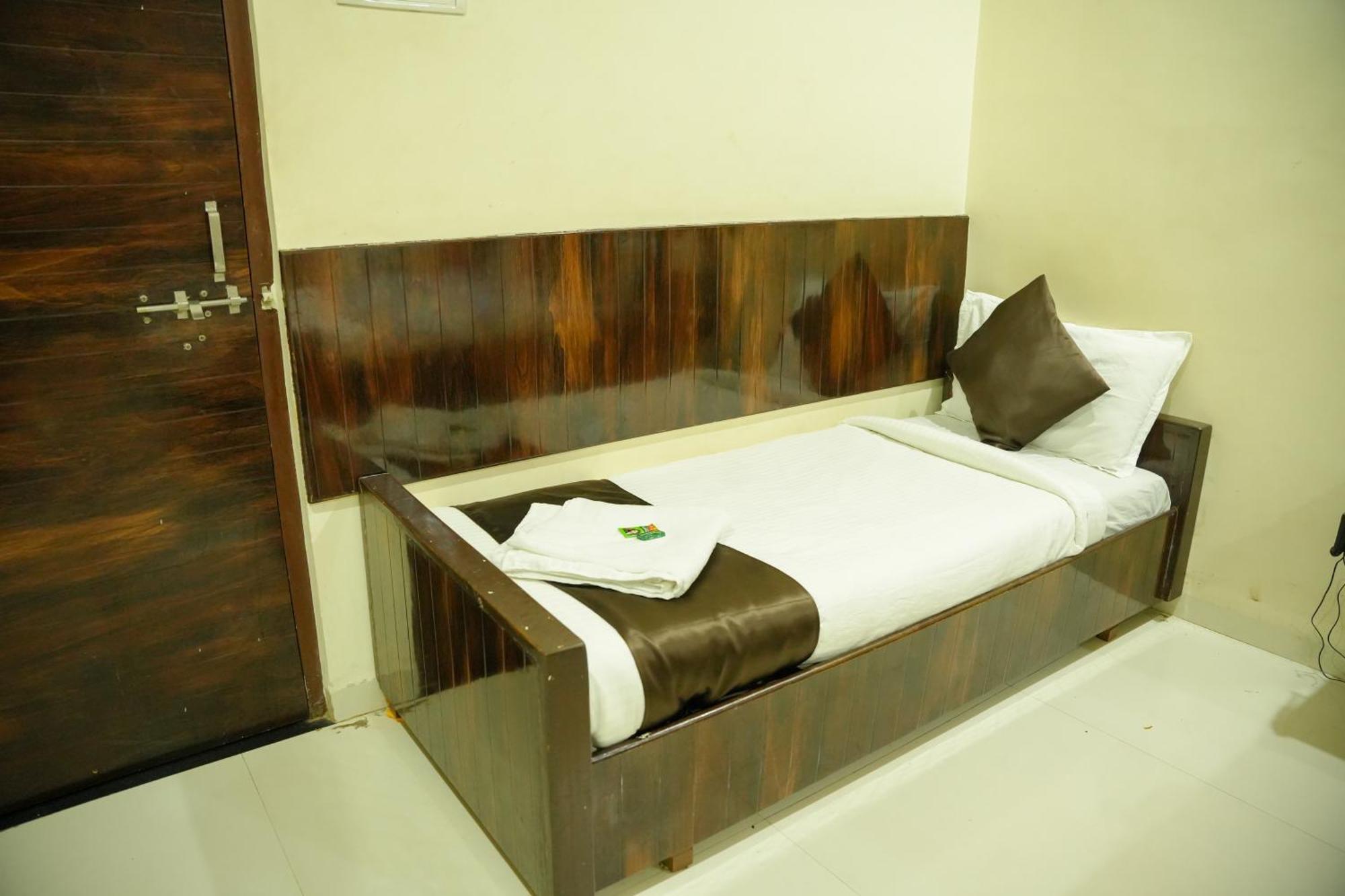 Hotel Sachidanand Shirdi Zewnętrze zdjęcie