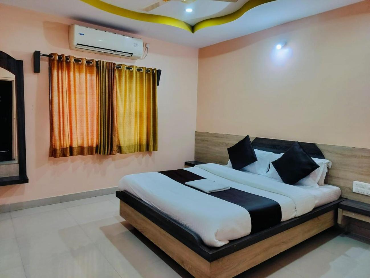 Hotel Sachidanand Shirdi Zewnętrze zdjęcie
